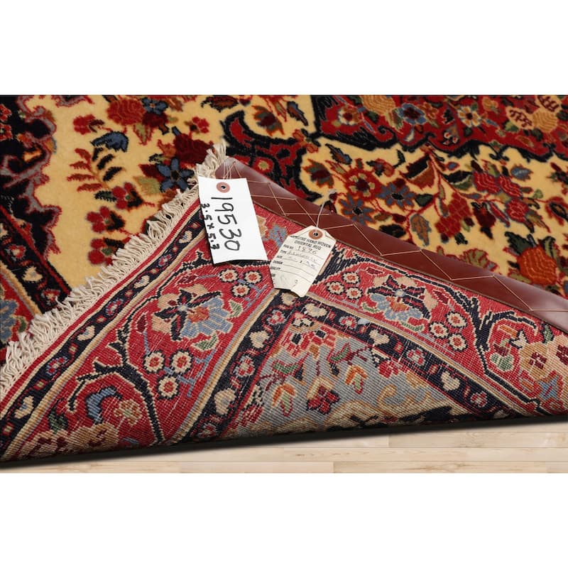 3'5''x5'3'' Hand Knotted Wool Ivory Sarouk Traditional Rug - 3' 5'' x 5' 3''