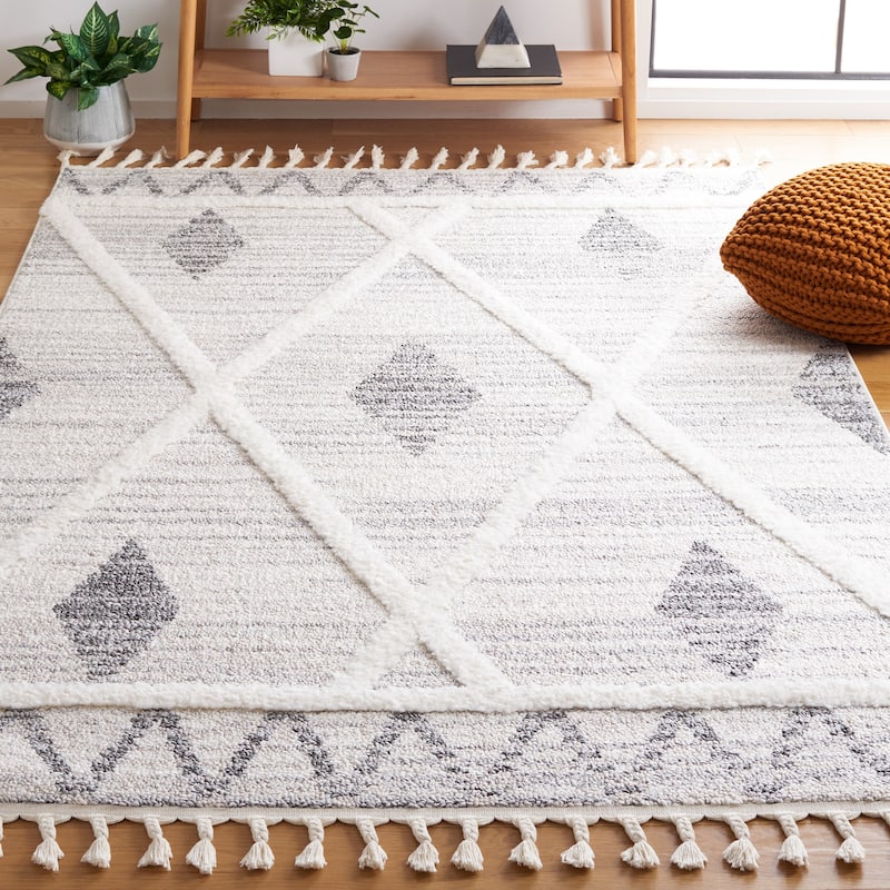 SAFAVIEH Moroccan Tassel Shag Massouma 2-inch Thick Rug - 4' x 6' - Beige/Grey