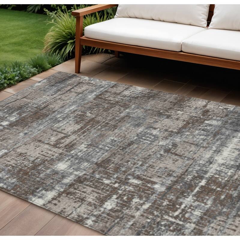HomeRoots Geometric Transitional Rectangle Outdoor Rug - 8' X 10'