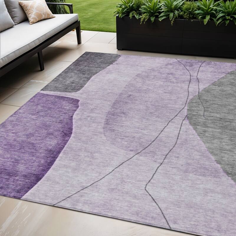 HomeRoots Abstract Transitional Rectangle Outdoor Rug - 5' X 8'