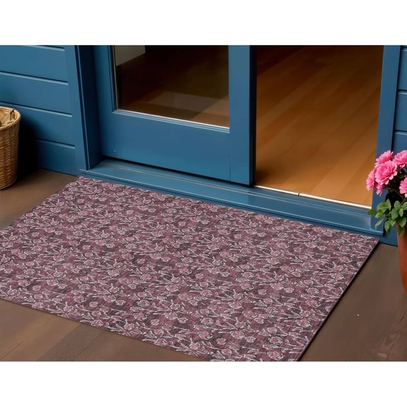 HomeRoots Floral Transitional Rectangle Outdoor Rug - 3' x 5'
