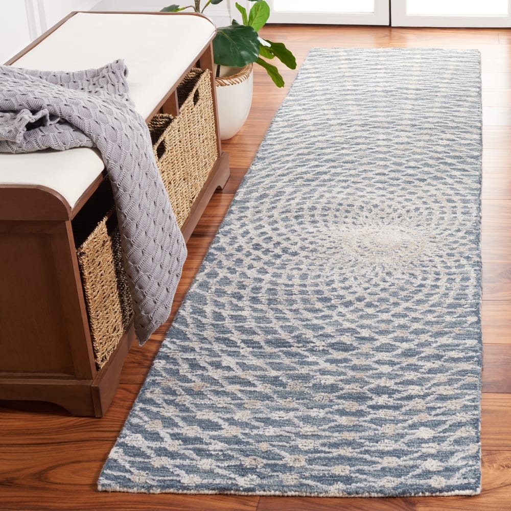 SAFAVIEH Handmade Metro Arisa Modern Wool Rug