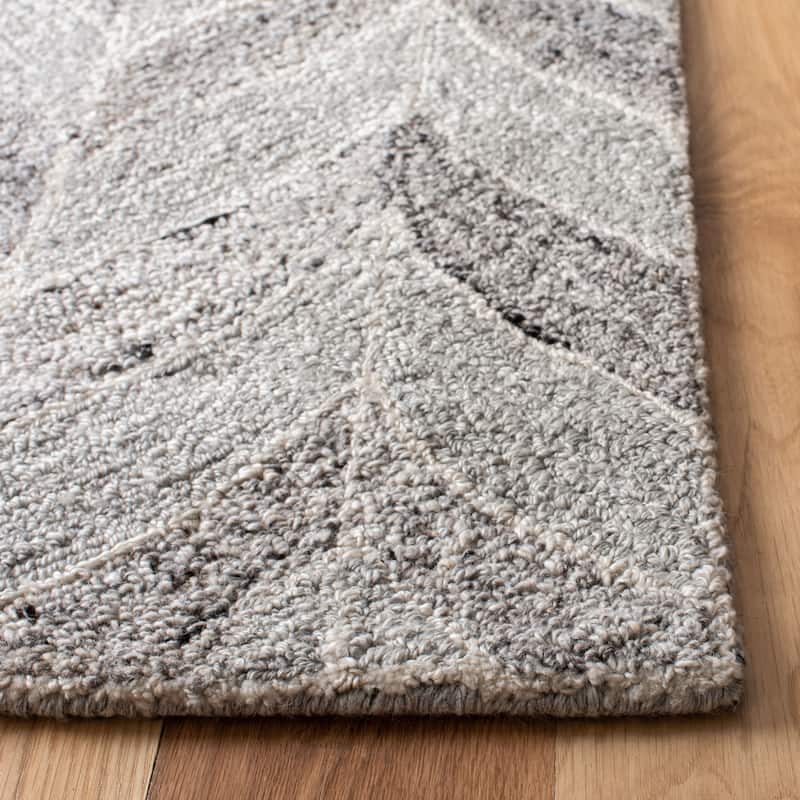 SAFAVIEH Handmade Abstract Jeltsje Chevron Wool Rug
