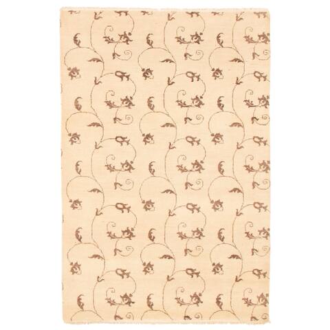 ECARPETGALLERY Hand-knotted Peshawar Ziegler Cream Wool Rug - 4'0 x 5'10
