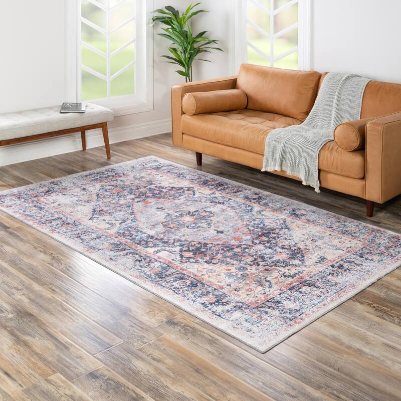 Traditional Tira Collection Area Rug