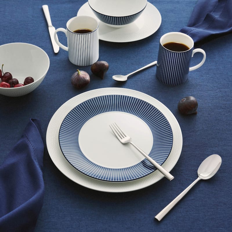 Wedgwood Gio Blue Plate 11.1in, Blue Line