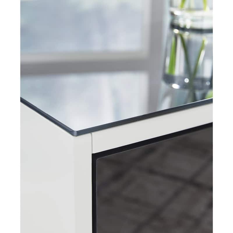 Signature Design by Ashley Gardoni White/Black End Table - 21.88" W x 20" D x 24.13" H