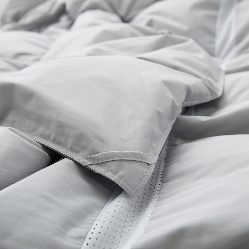 Ultra Lightweight Cooling Down Comforter for Hot Sleepers