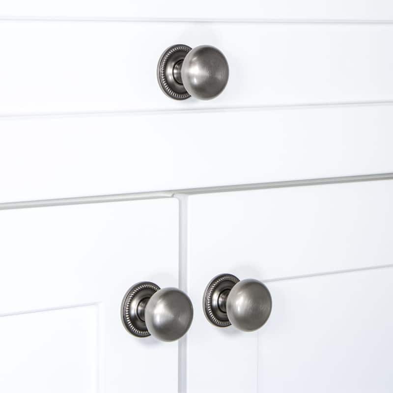 Grandeur FIFT-BRASS-KNOB-NEWP Fifth Avenue 1-3/8” Solid Metal Luxury