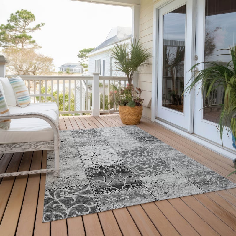 Machine Washable Indoor/ Outdoor Traditional Patchwork Chantille Rug