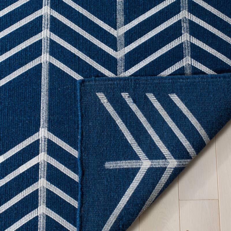 SAFAVIEH Handmade Flatweave Kilim Bertfriede Wool Rug