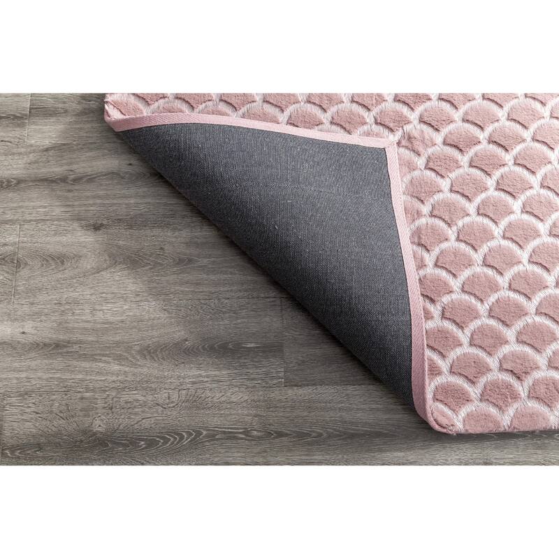Chryso Collection Faux Fur Rug with Foil