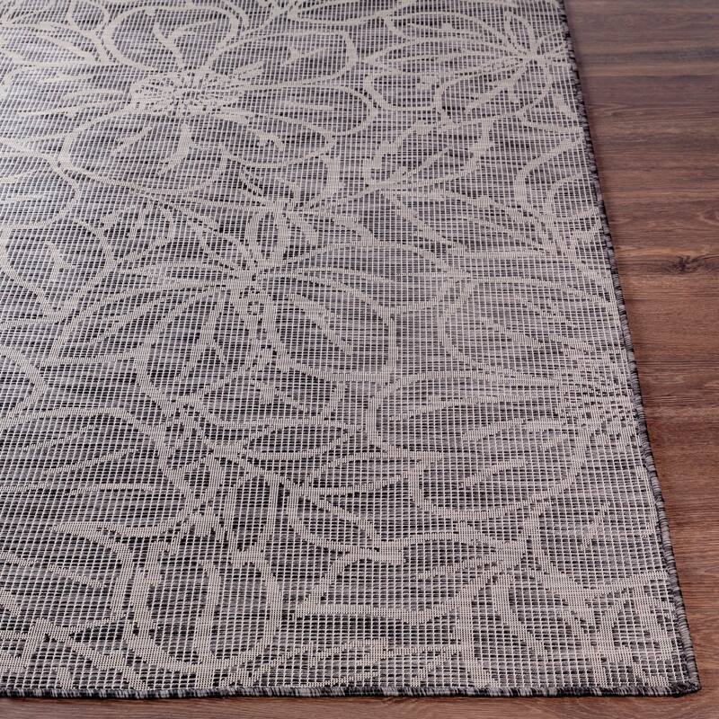 Artistic Weavers Hadley Indoor / Outdoor Floral Area Rug