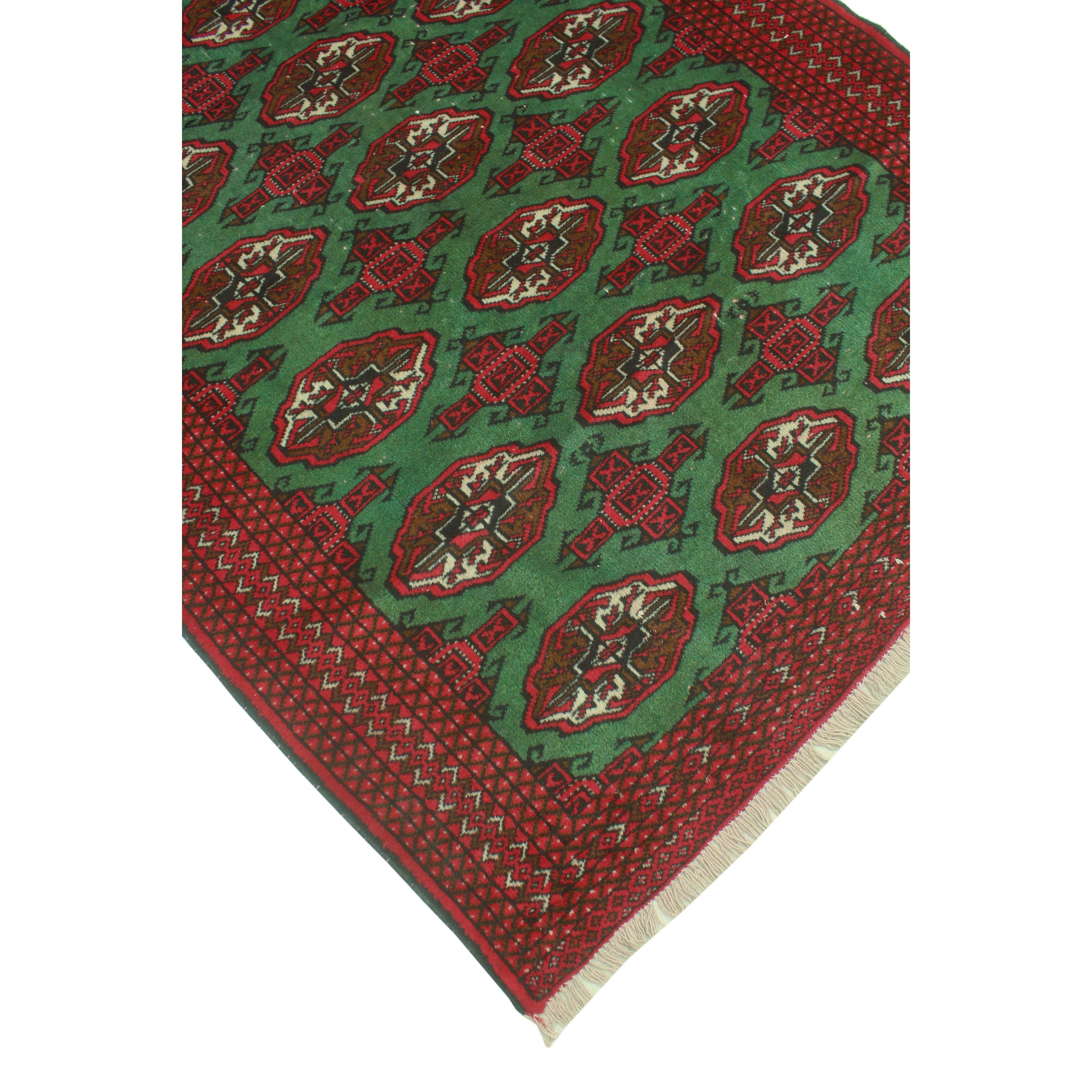 Noori Rug Vintage Distressed Jayla Green/Red Rug 4'1" x 6'0" Bed