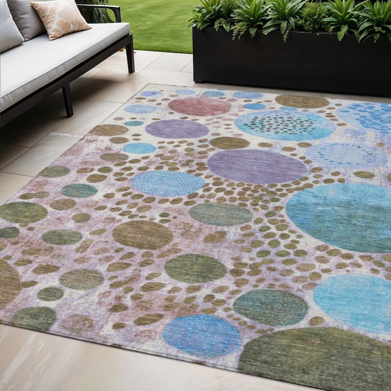 HomeRoots Geometric Transitional Rectangle Outdoor Rug - 5' X 8'