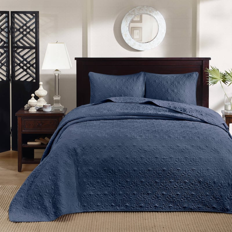 Madison Park Mansfield Reversible Oversized 3-piece Solid Texture Bedspread Quilt Set with Matching Shams - Navy - Queen