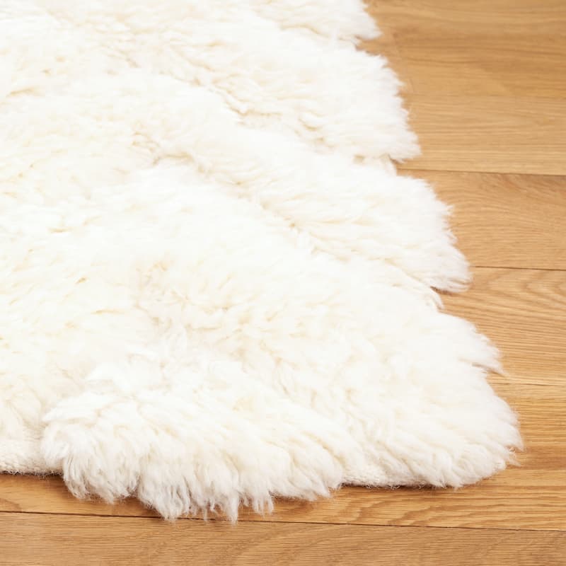 SAFAVIEH Handmade Casablanca Cove Shag Wool Rug