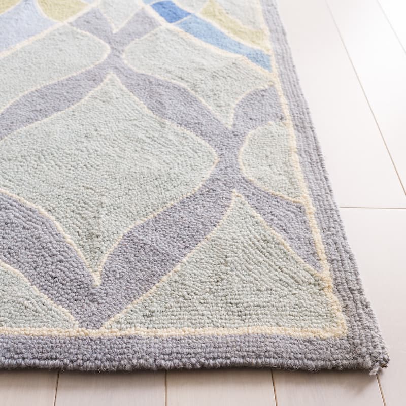 SAFAVIEH Handmade Chelsea Meadow Floral French Country Wool Rug