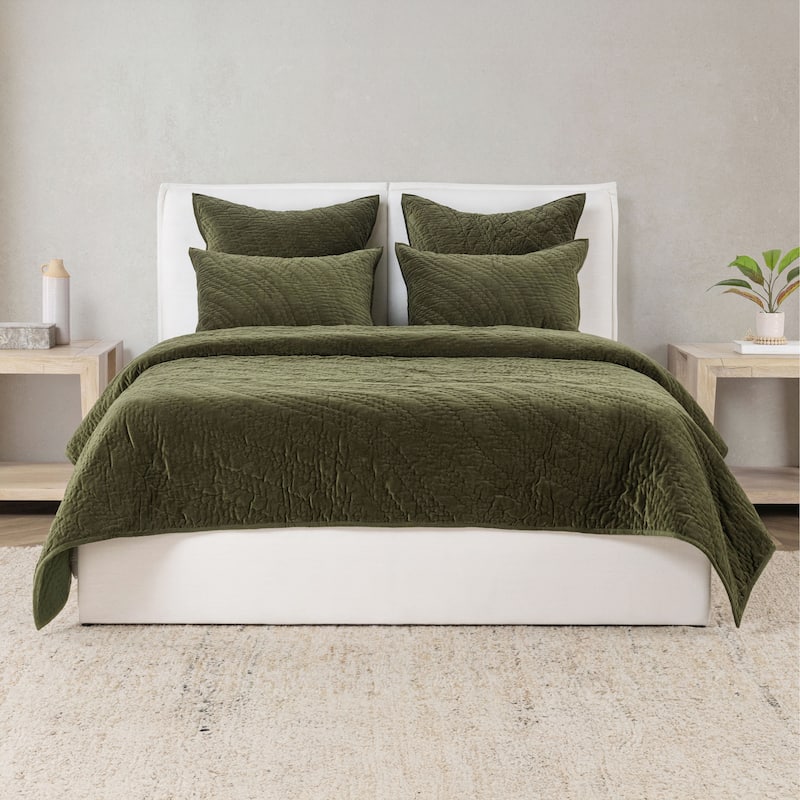 Villa by Classic Home Elms Velvet Cotton Blend Quilt - Green - King