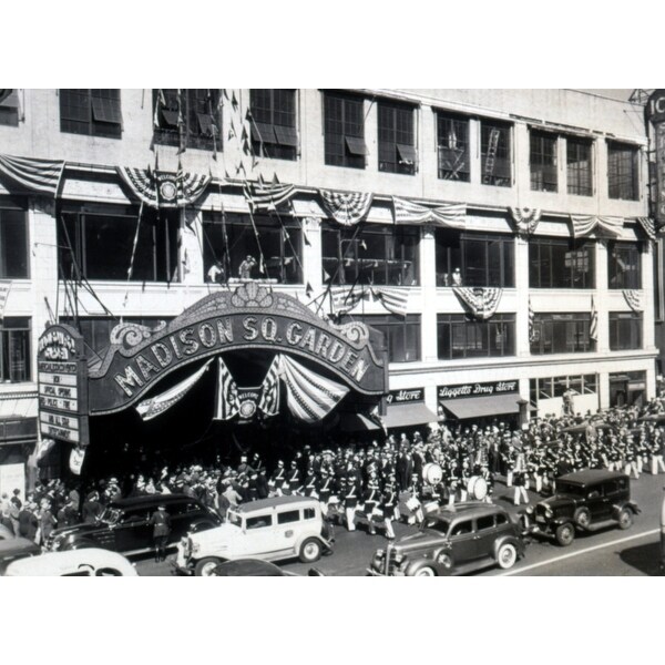 Shop Madison Square Garden History Ships To Canada Overstock