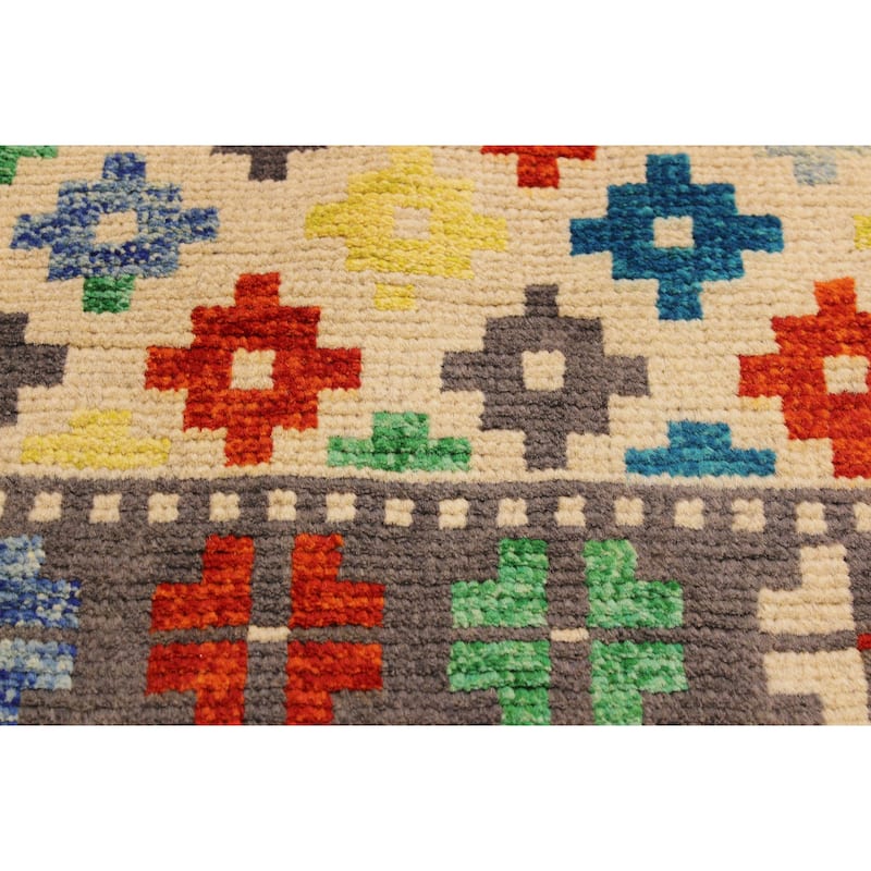 Modern Balochi Trujillo Beige/Gray Hand Knotted Wool Rug - 4'10'' x 6'6''