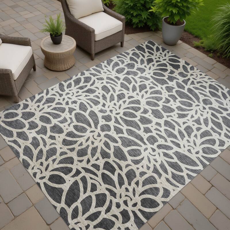 Machine Washable Indoor/ Outdoor Floral Craze Chantille Rug