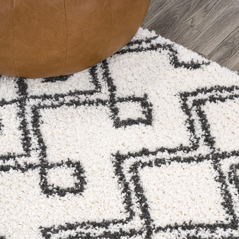 JONATHAN Y Sura Moroccan Diamond Shag Area Rug