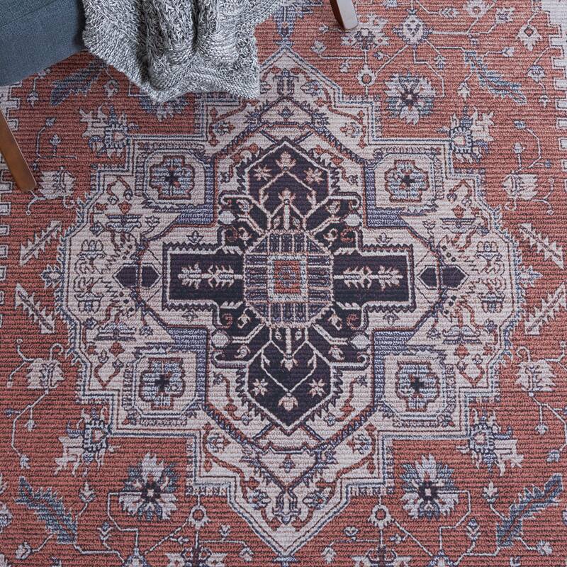 SAFAVIEH Tucson Machine Washable Slip Resistant Emmer Traditional Rug