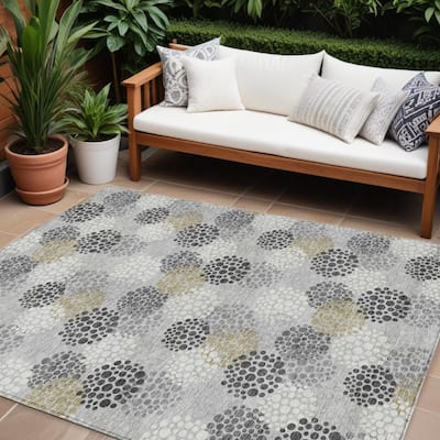 HomeRoots Polka Dot Transitional Rectangle Outdoor Rug