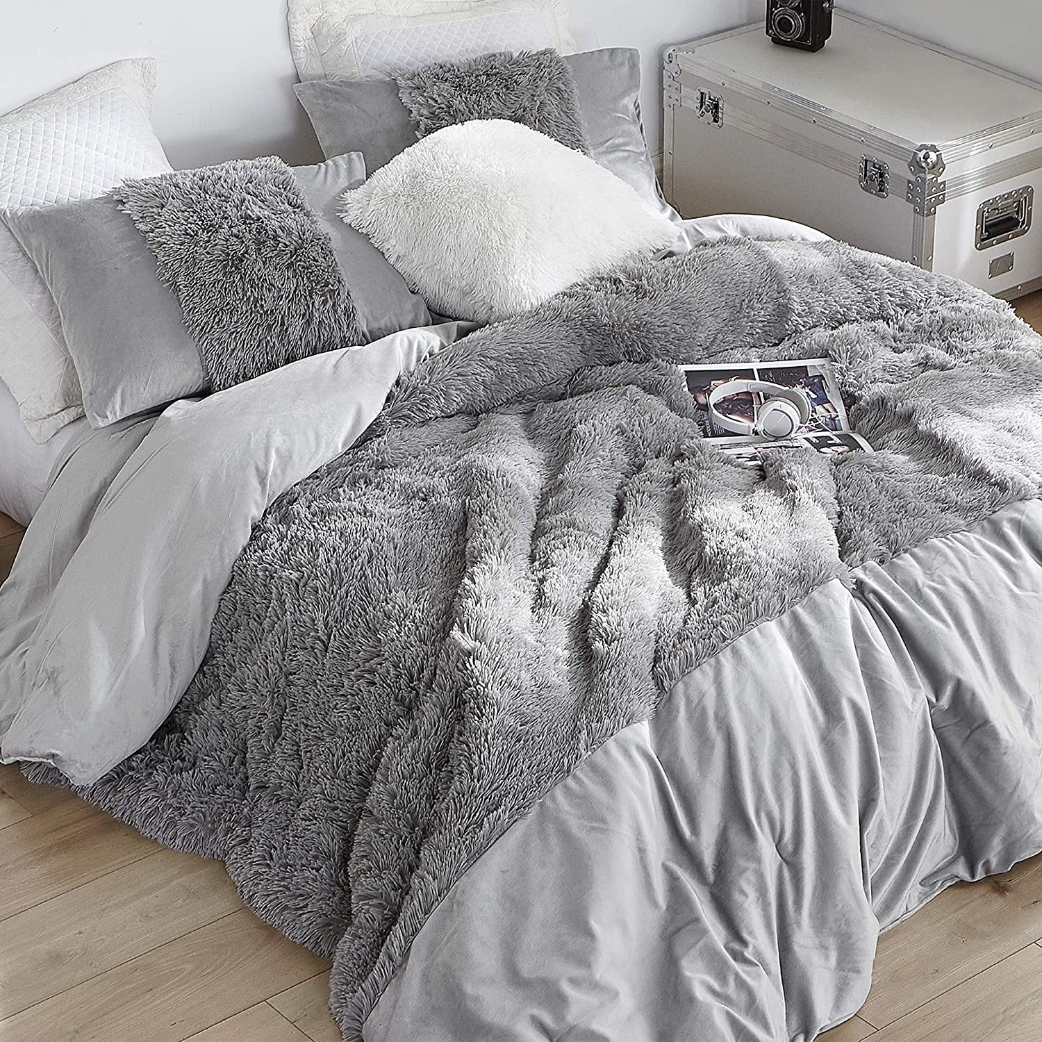https://ak1.ostkcdn.com/images/products/is/images/direct/5b3ac9af81890339084110cee77504307b040d82/Are-You-Kidding%3F---Coma-Inducer-Oversized-Comforter---Greyness.jpg