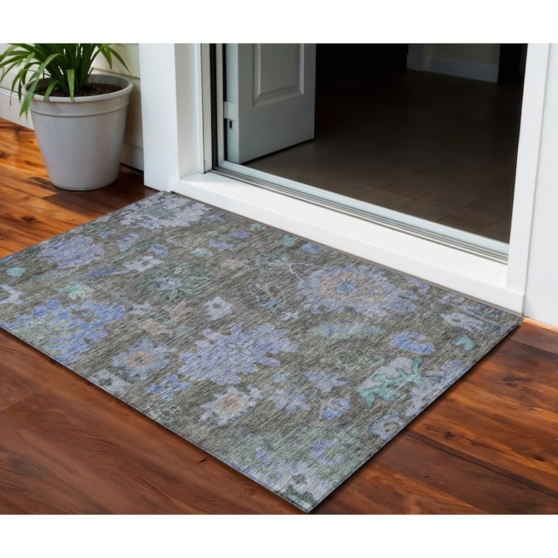 HomeRoots Floral Traditional Rectangle Outdoor Rug - 3' x 5'