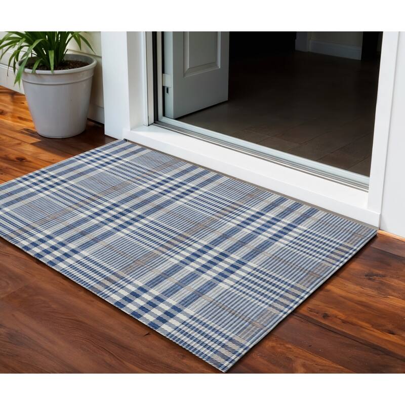 HomeRoots Plaid Transitional Rectangle Outdoor Rug - 3' x 5'