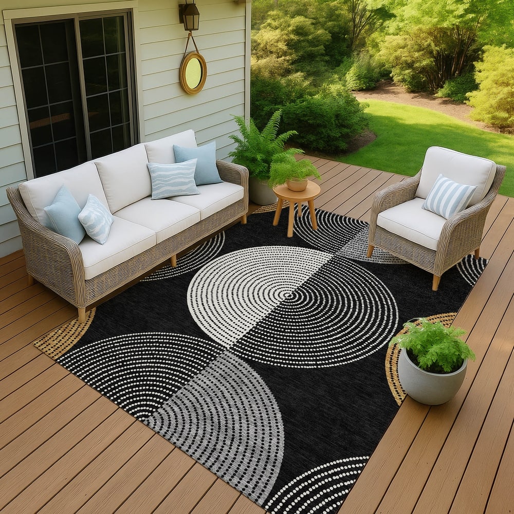 Machine Washable Indoor/ Outdoor Casual Circles Chantille Rug