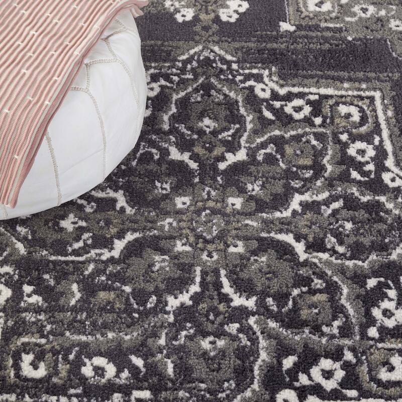 SAFAVIEH Pyramid Myriam Traditional Oriental Rug