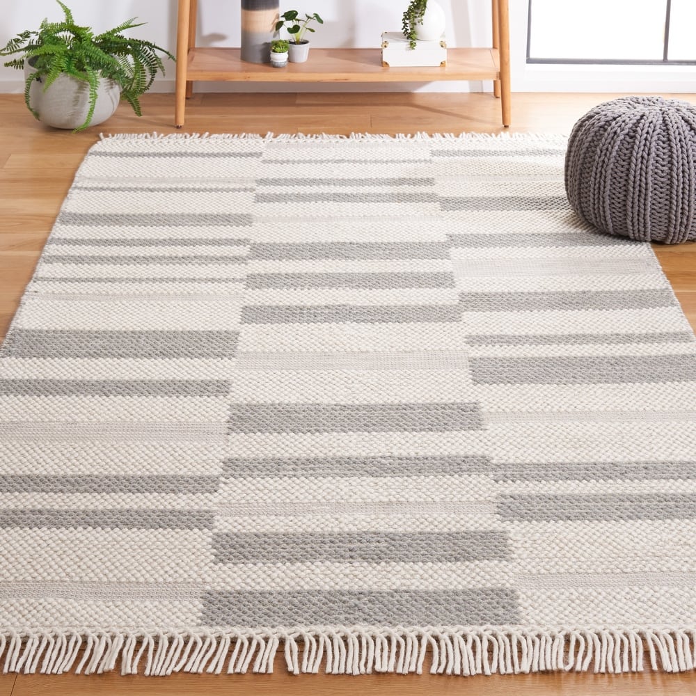 SAFAVIEH Handmade Natura Manaila Wool Rug