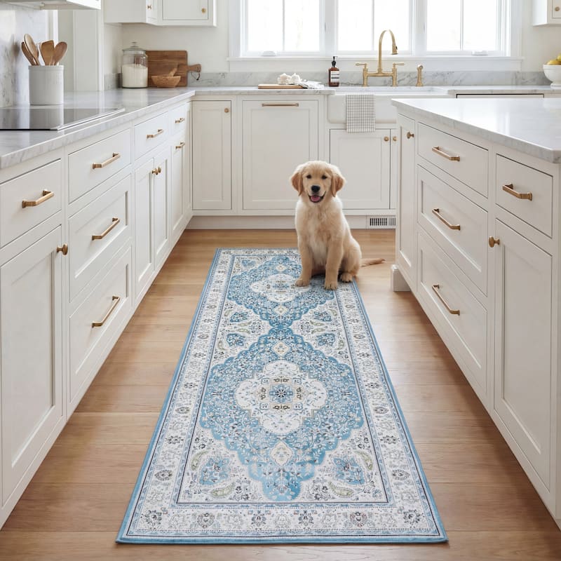 SAFAVIEH Tucson Machine Washable Slip Resistant Willa Traditional Rug
