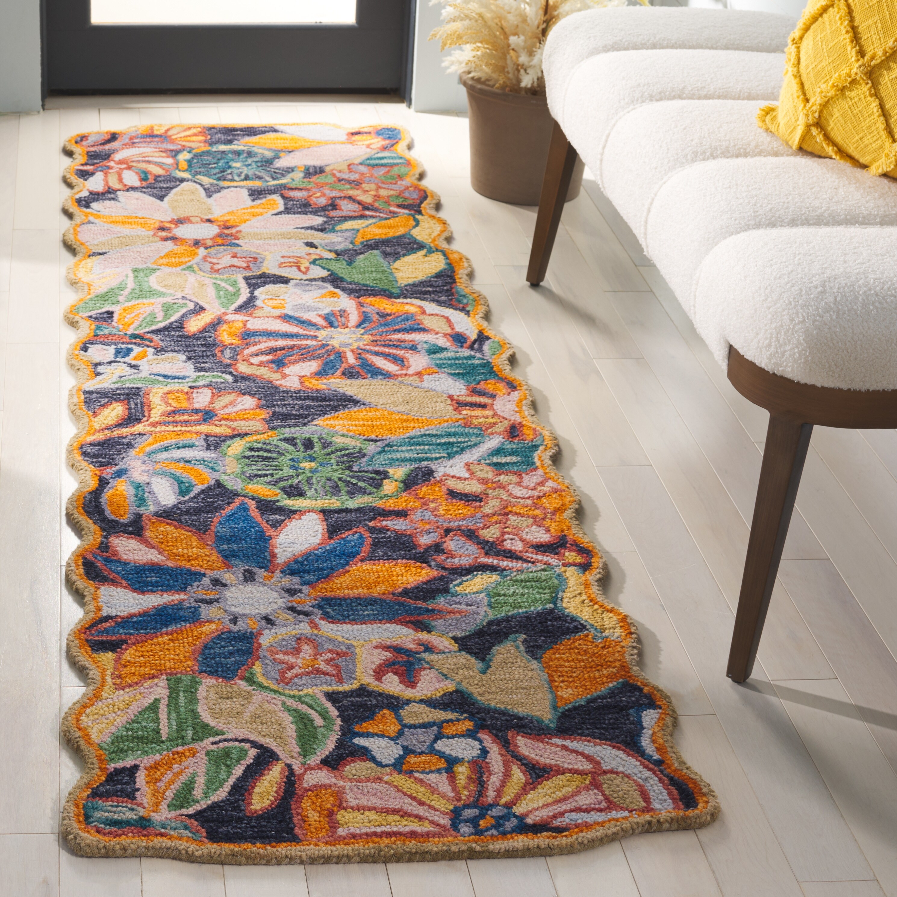 SAFAVIEH Handmade Jardin Gozde Country Wool Rug - On Sale - Bed