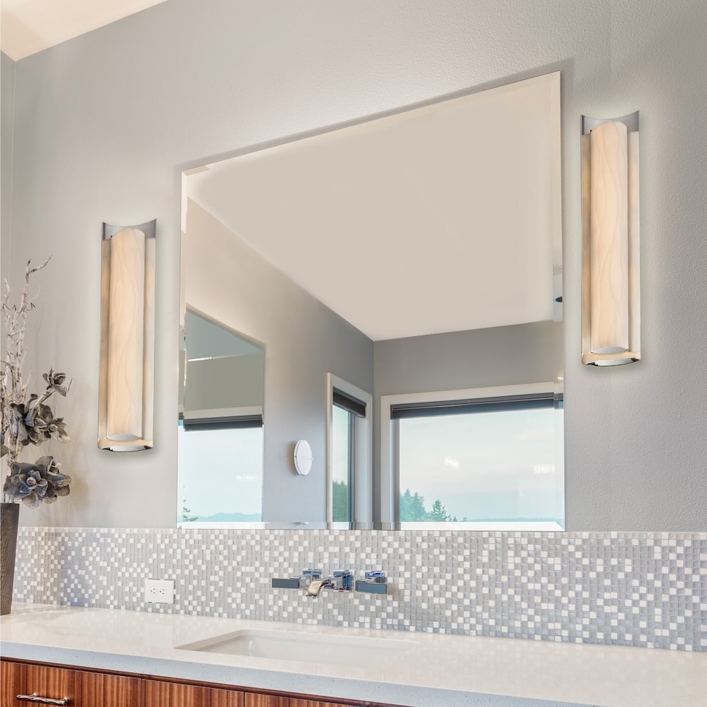 Justice Design Porcelina Lineate 22-inch Polished Chrome ADA LED Wall/ Bath Bar, Waves Shade