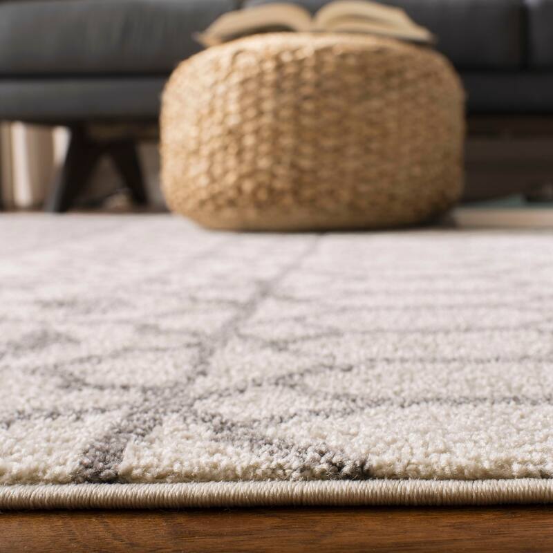 SAFAVIEH Kasbah Mihoko Moroccan Tassel Rug