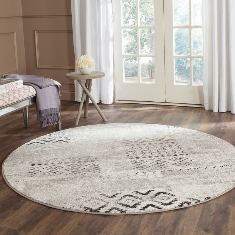 SAFAVIEH Evoke Bridgette Distressed Vintage Boho Rug - 6' Round - Cream/Dark Grey - Round