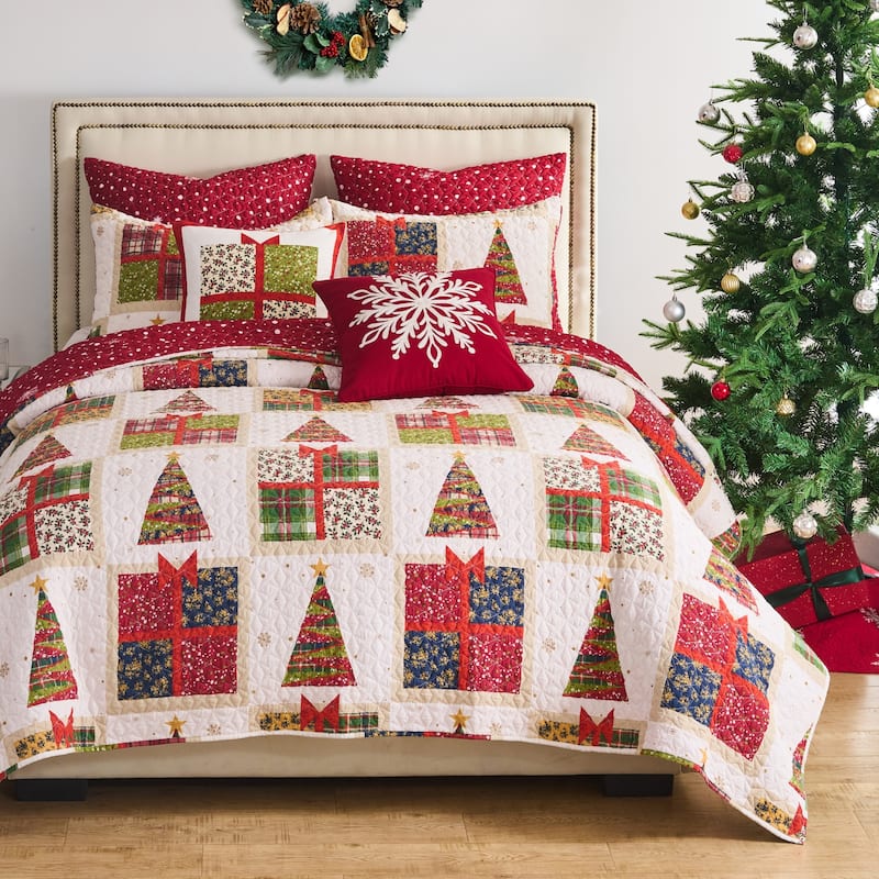 Deck the Halls Festive Holiday Bedding - Reversible Quilt and Pillow Sham Set
