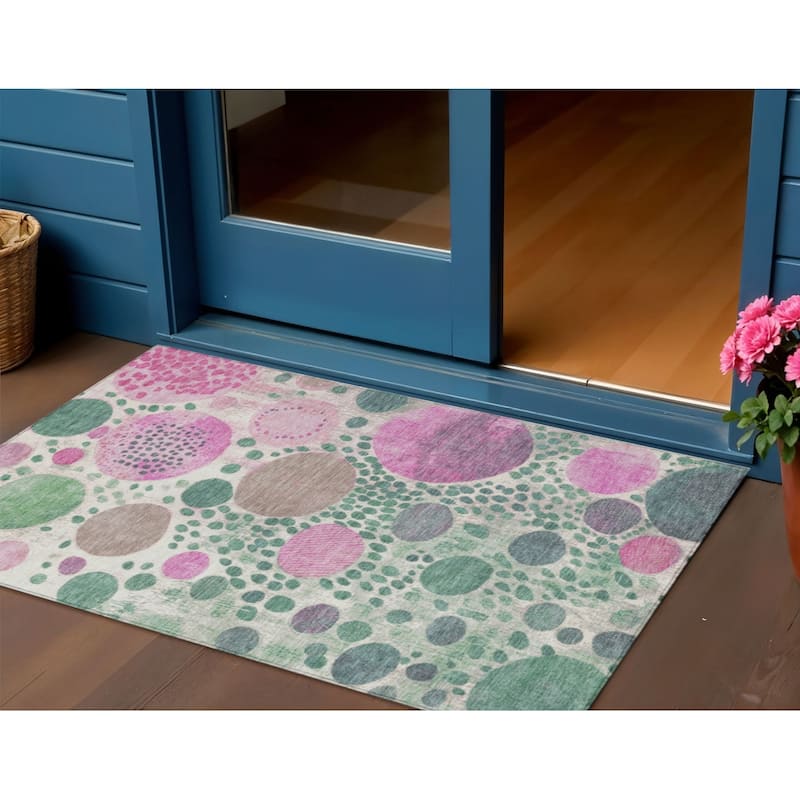 HomeRoots Geometric Transitional Rectangle Outdoor Rug - 3' x 5'
