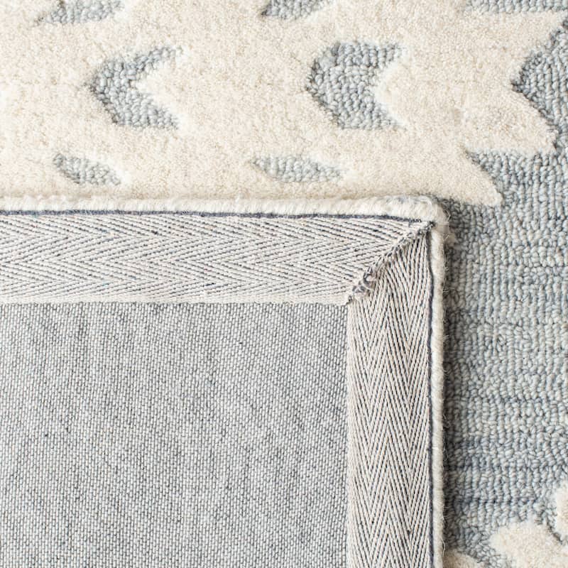 SAFAVIEH Handmade Aspen Nusreta Rustic Boho Wool Rug