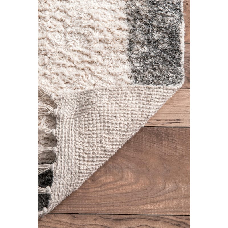 Nuloom Boho Natural Plush Fuzzy Tribal Shag Rug
