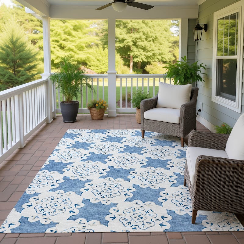 Machine Washable Indoor/ Outdoor Global Motif Chantille Rug
