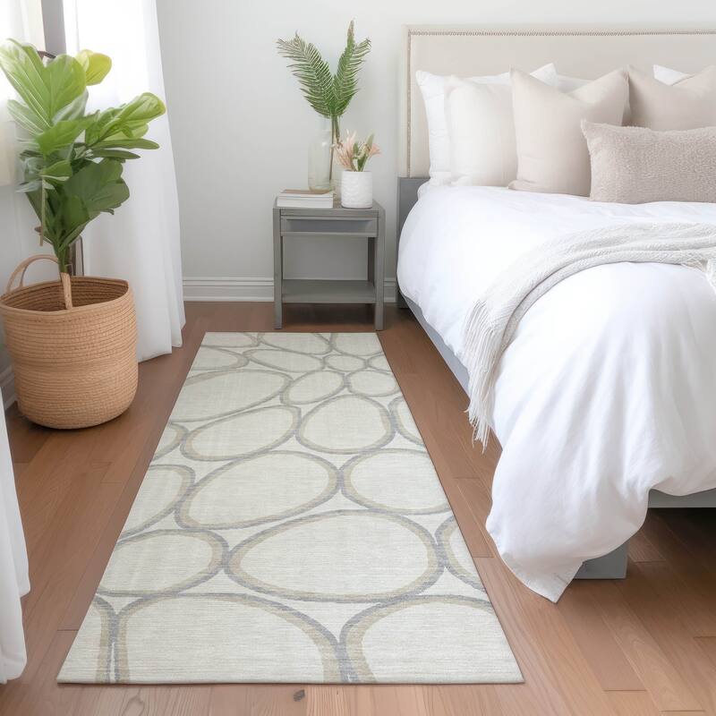 Machine Washable Indoor/ Outdoor Modern Bubbles Chantille Rug - Ivory - 2'3" x 7'6"