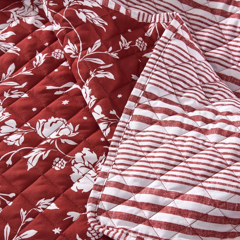 Martha Stewart Dancing Deer Reversible Red Quilt Set