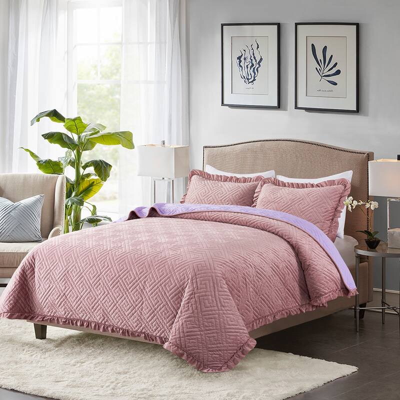 Plush Poly-Velvet Quilt Set Geometric Pattern Quilted Bedspread with Ruffles