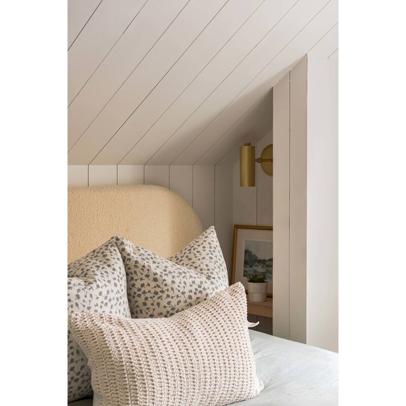 Hudson Valley Lighting Bushwick 8" Tall Wall Sconce