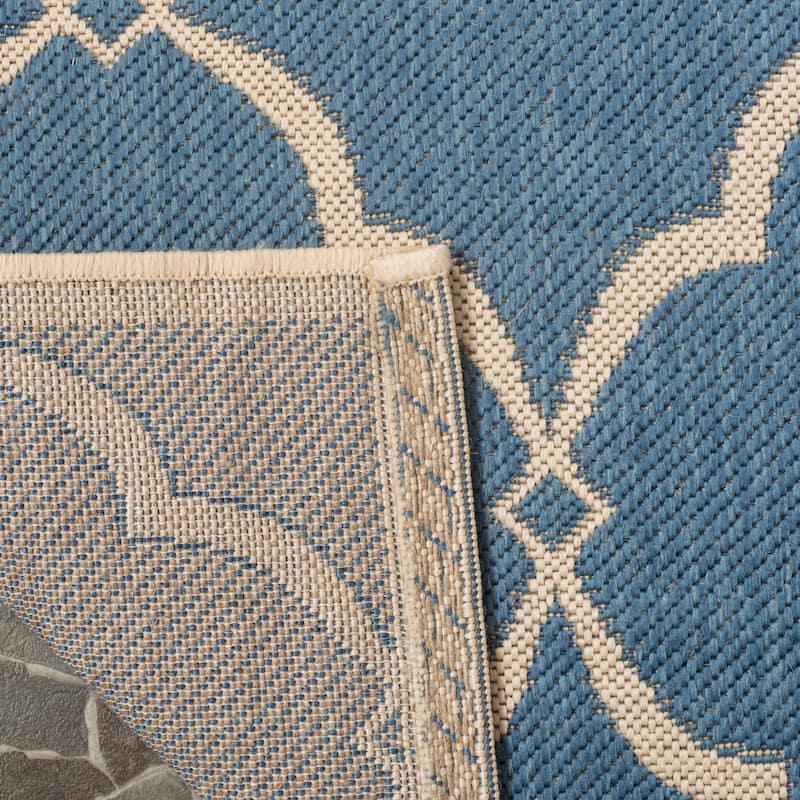 SAFAVIEH Linden Gaye Indoor/ Outdoor Waterproof Patio Backyard Rug.